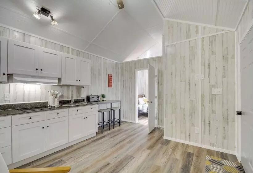 Pet Friendly Picayune Tiny Home Near Space Center!