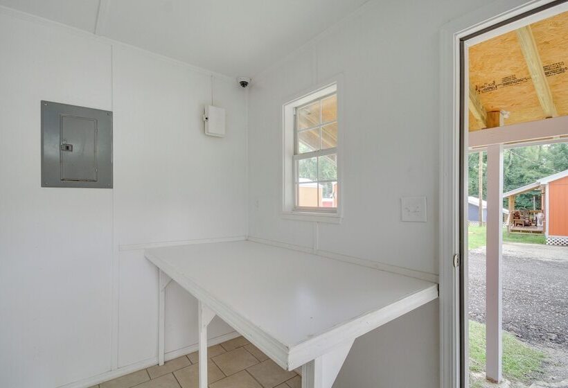 Pet Friendly Picayune Tiny Home Near Space Center!