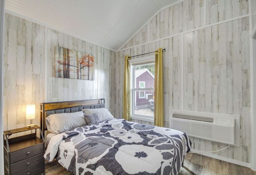 Pet Friendly Picayune Tiny Home Near Space Center!