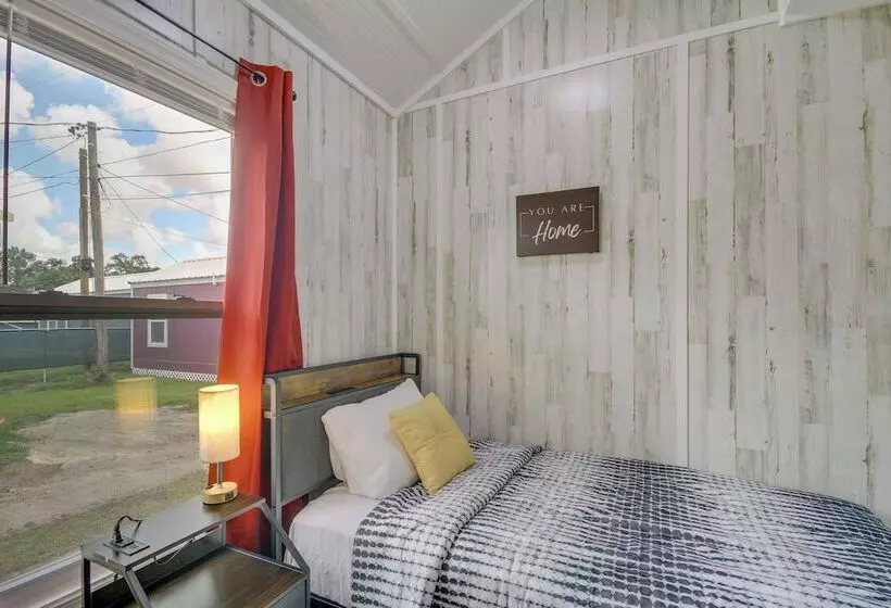 Pet Friendly Picayune Tiny Home Near Space Center!