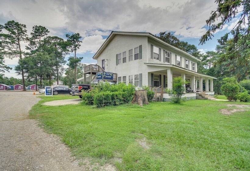 Pet Friendly Picayune Tiny Home Near Space Center!