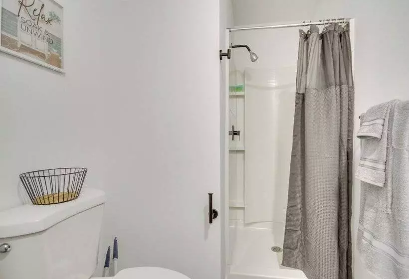 Pet Friendly Picayune Tiny Home Near Space Center!