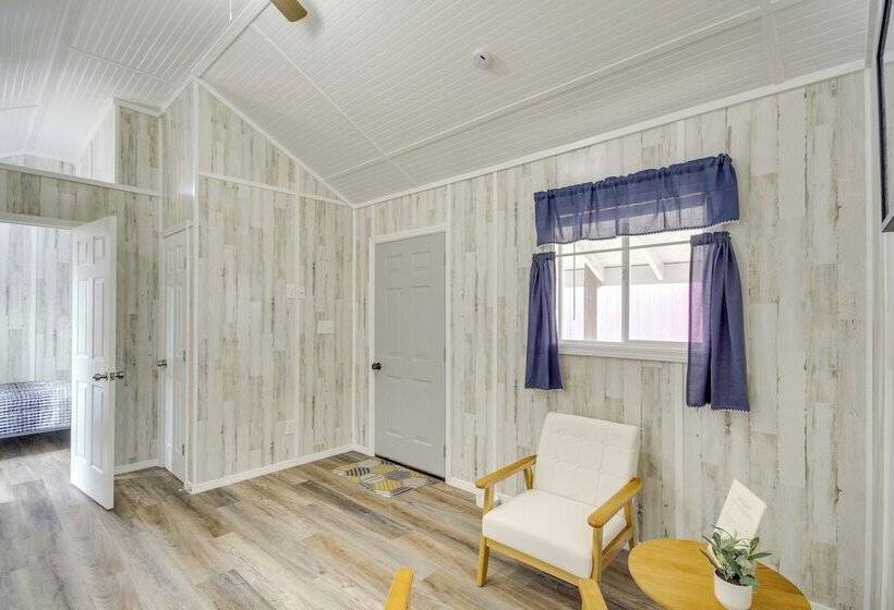 Pet Friendly Picayune Tiny Home Near Space Center!