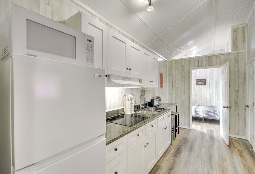 Pet Friendly Picayune Tiny Home Near Space Center!