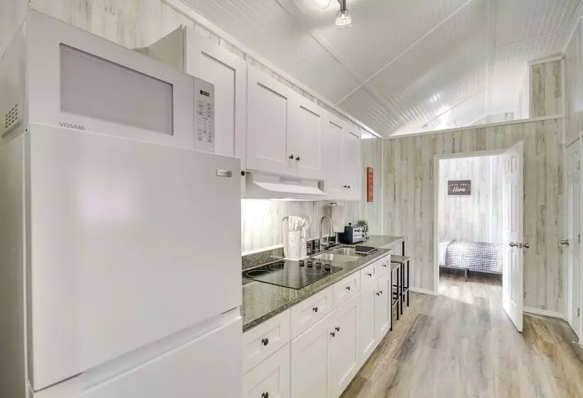 Pet Friendly Picayune Tiny Home Near Space Center!