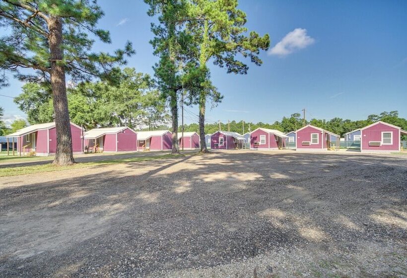 Pet Friendly Picayune Tiny Home Near Space Center!