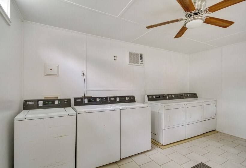 Pet Friendly Picayune Tiny Home Near Space Center!