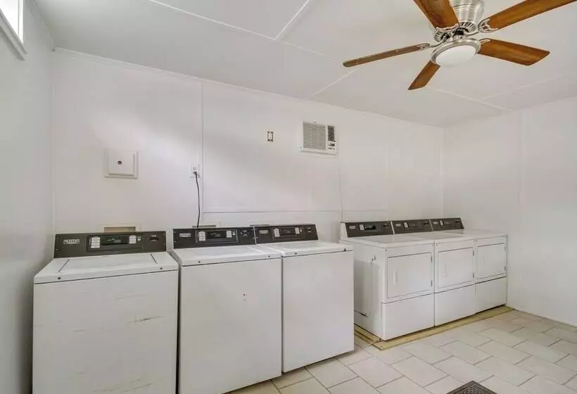 Pet Friendly Picayune Tiny Home Near Space Center!