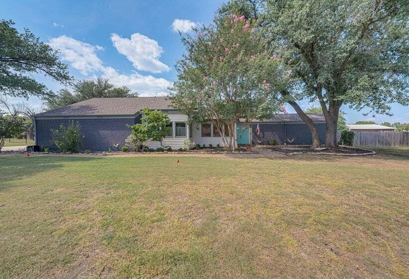 Pet Friendly Sachse Home W/ Patio, Fire Pit & Yard
