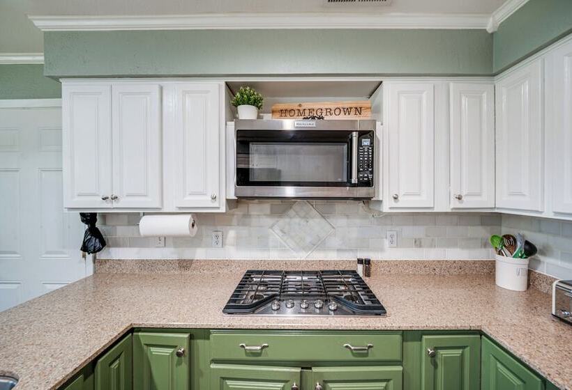 Pet Friendly Sachse Home W/ Patio, Fire Pit & Yard