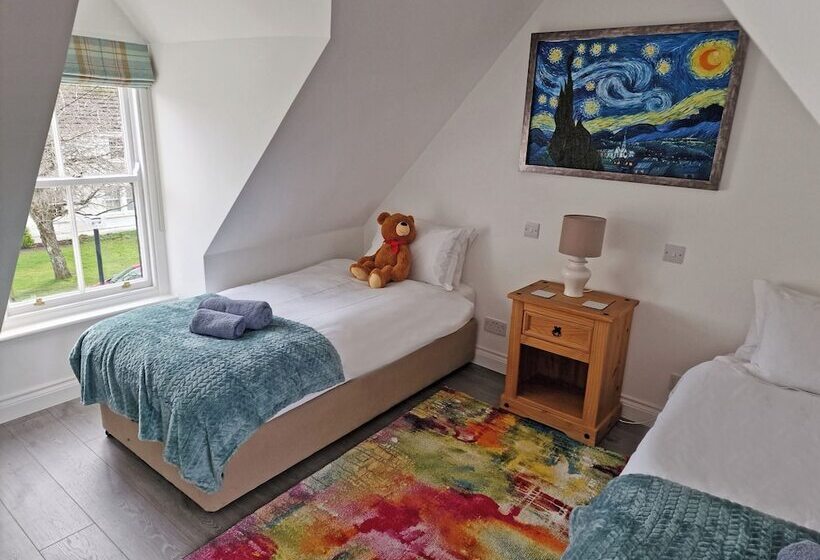 Rezydencja Kildonan House Village Centre Sleep 8 With Hot Tub