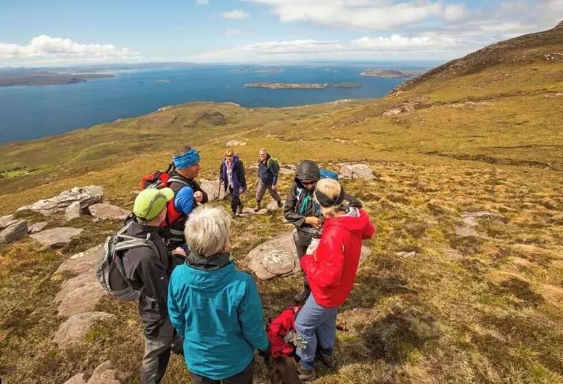 Residenssi Kildonan House Village Centre Sleep 8 With Hot Tub