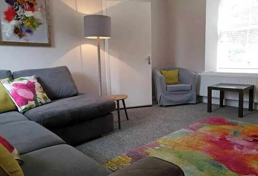 Residenssi Kildonan House Village Centre Sleep 8 With Hot Tub