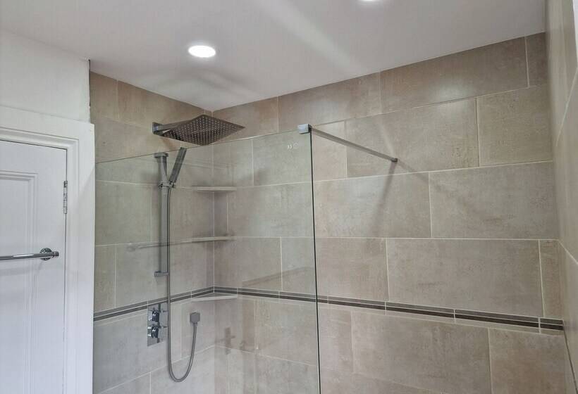 Rezydencja Kildonan House Village Centre Sleep 8 With Hot Tub