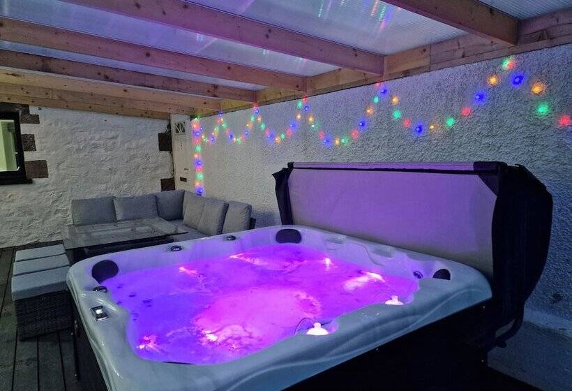 Rezydencja Kildonan House Village Centre Sleep 8 With Hot Tub