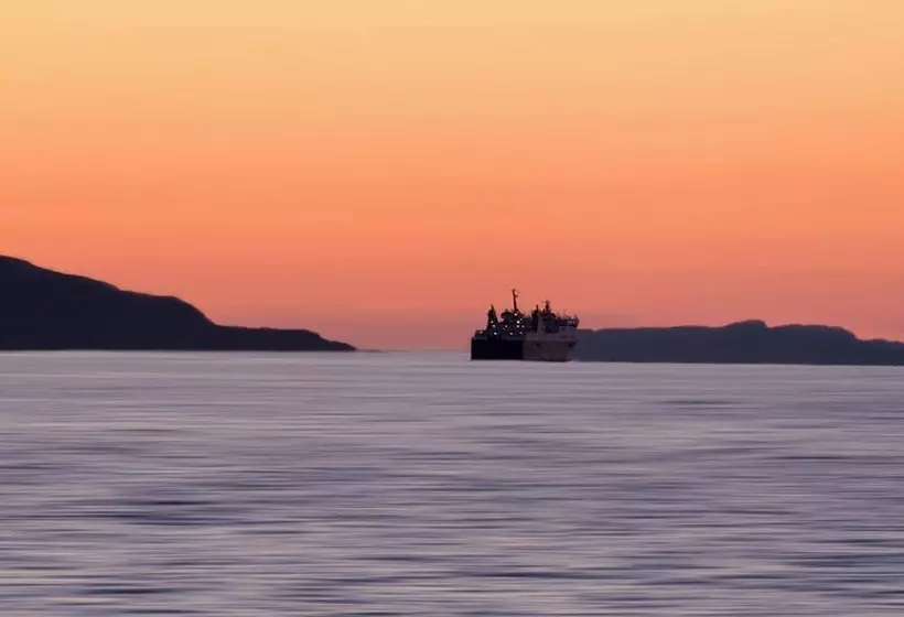 Residenssi Kildonan House Village Centre Sleep 8 With Hot Tub