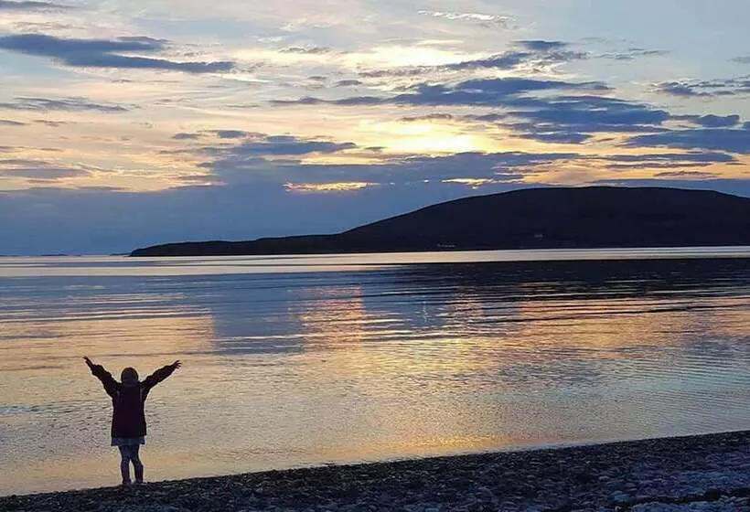 Residenssi Kildonan House Village Centre Sleep 8 With Hot Tub