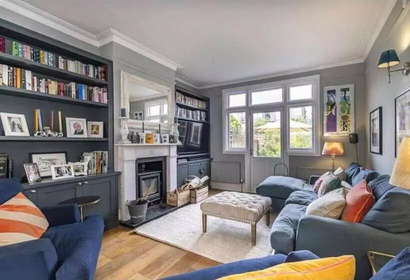 Residenssi London Charm On Connaught Avenue