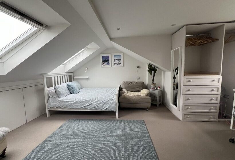 Residenza London Charm On Connaught Avenue