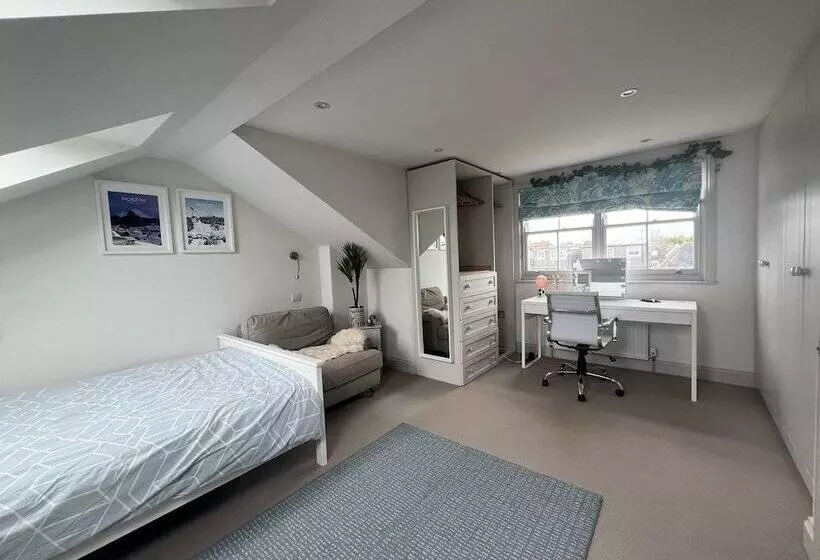 Residenssi London Charm On Connaught Avenue