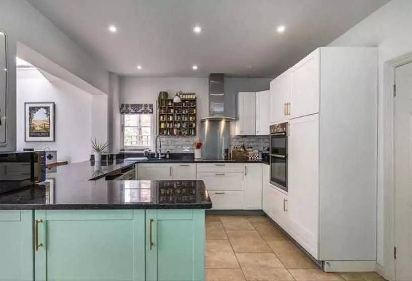 Residenssi London Charm On Connaught Avenue