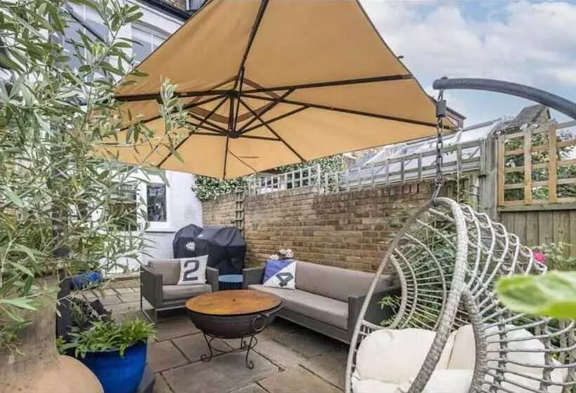 Residenssi London Charm On Connaught Avenue