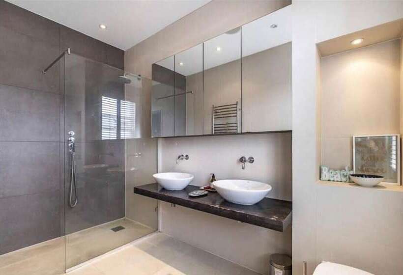 Residenza London Charm On Connaught Avenue