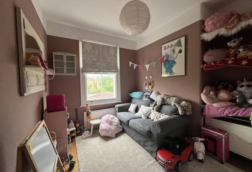 Residenza London Charm On Connaught Avenue