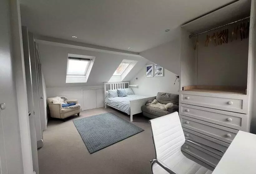 Residenssi London Charm On Connaught Avenue