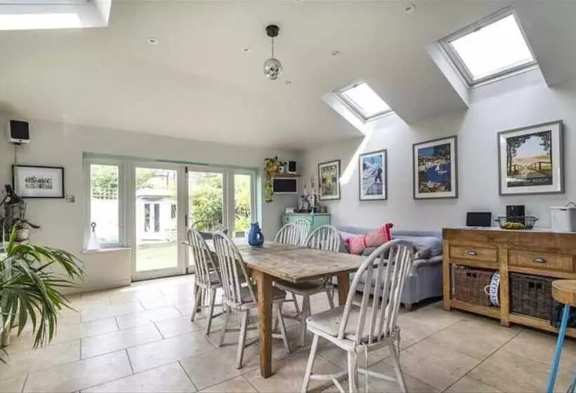 Residenssi London Charm On Connaught Avenue