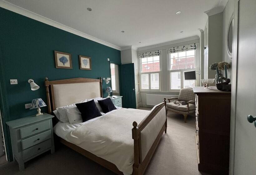 Residenza London Charm On Connaught Avenue