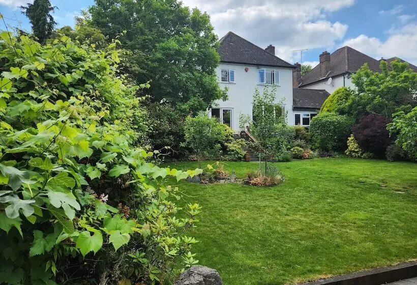 Residenssi London Family Home Amazing Garden