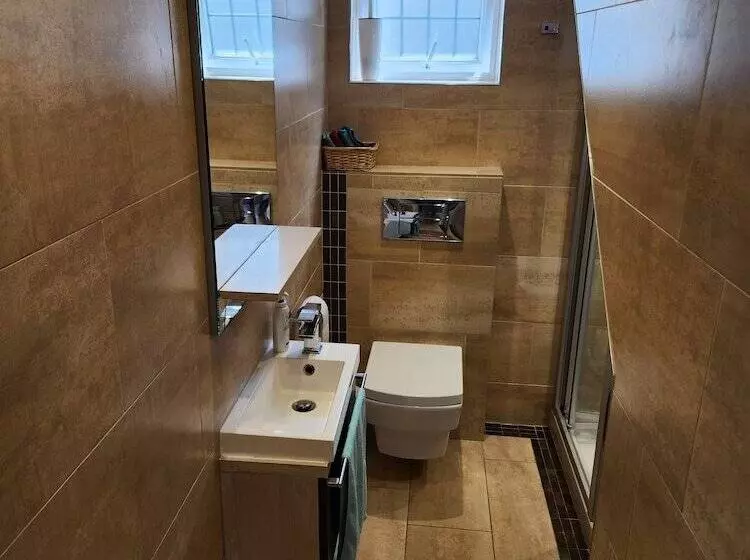 Residenssi London Family Home Amazing Garden