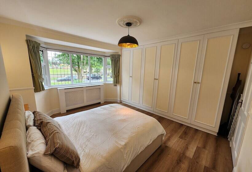 إقامة London Family Home Amazing Garden