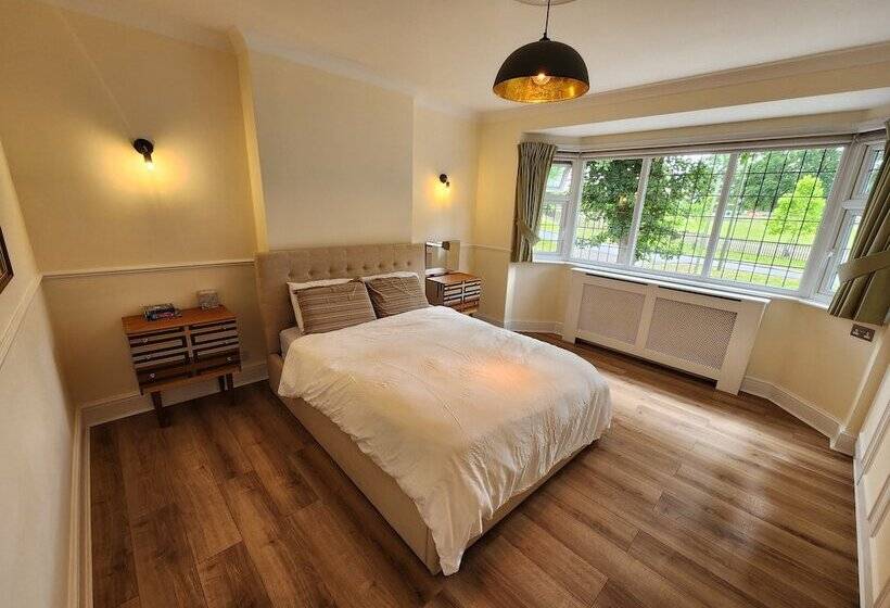 إقامة London Family Home Amazing Garden