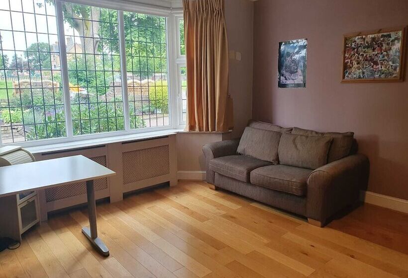 إقامة London Family Home Amazing Garden