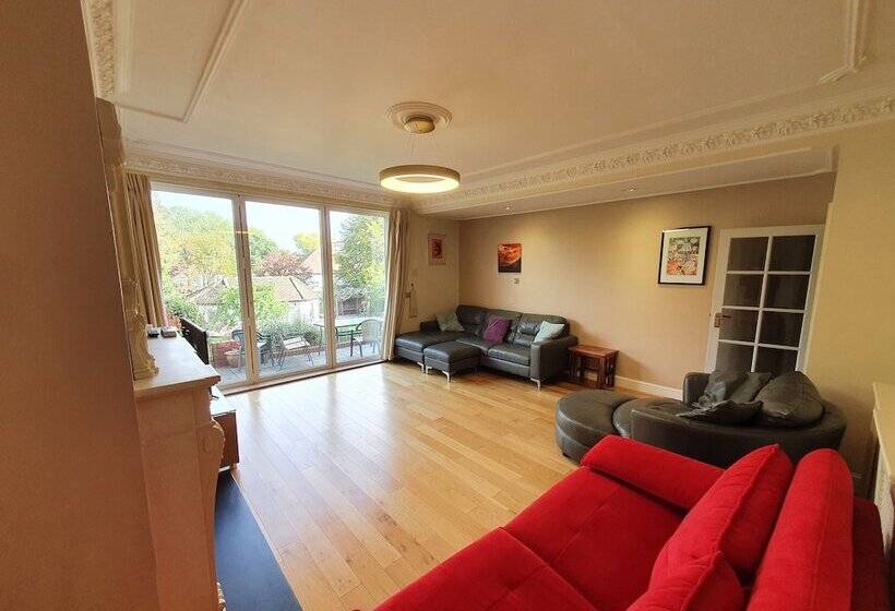 إقامة London Family Home Amazing Garden