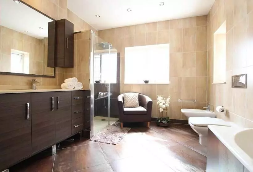 Residenssi London Family Home Amazing Garden