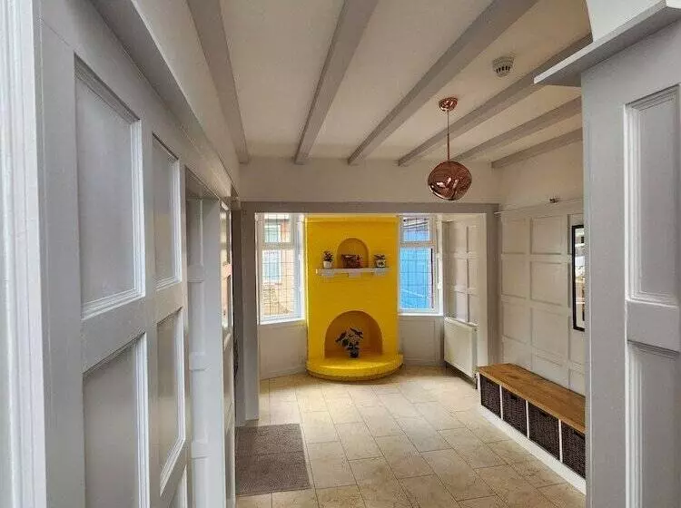 Residenssi London Family Home Amazing Garden