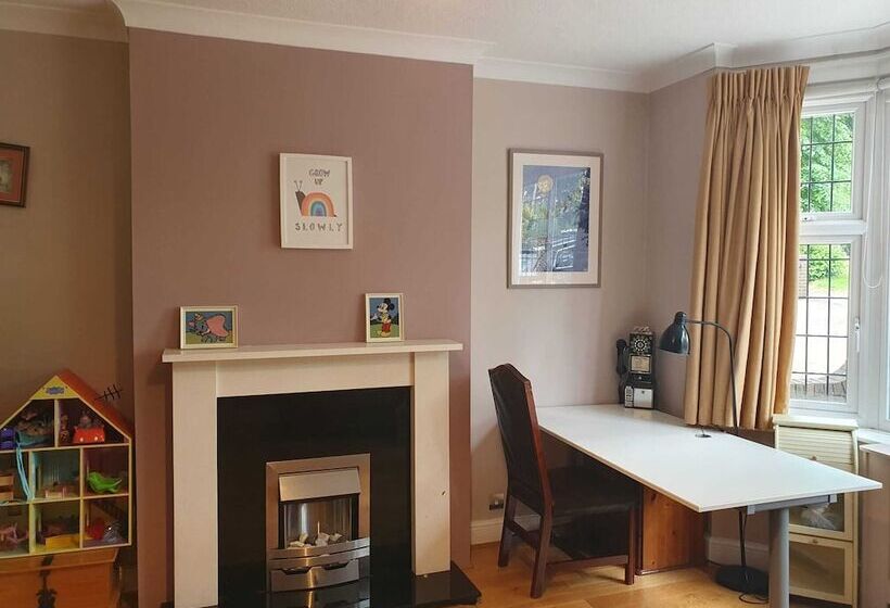 إقامة London Family Home Amazing Garden