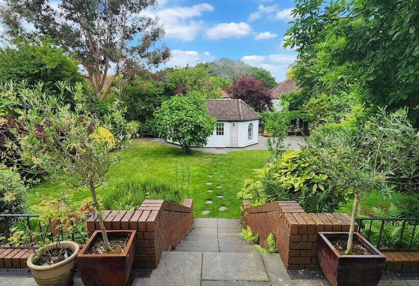 إقامة London Family Home Amazing Garden