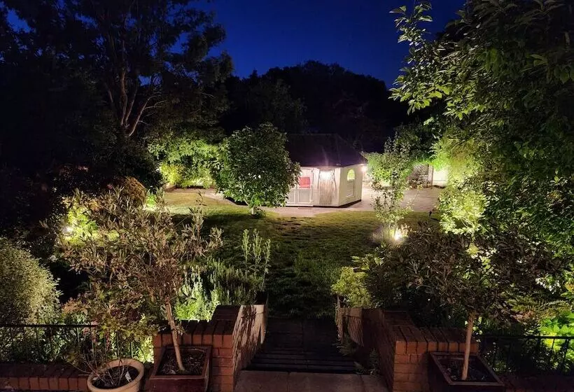 Residenssi London Family Home Amazing Garden