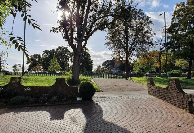 إقامة London Family Home Amazing Garden