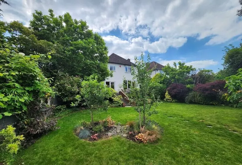 Residenssi London Family Home Amazing Garden