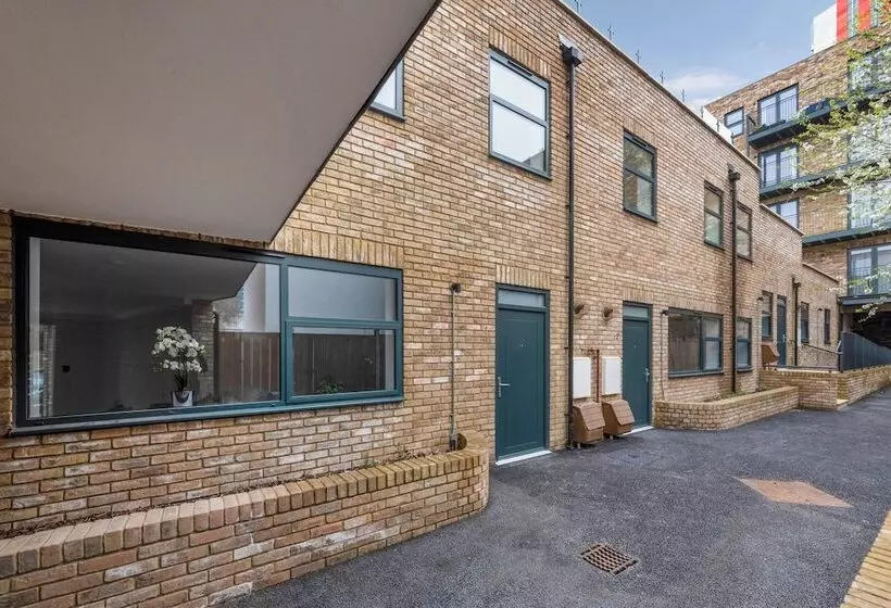 Residenssi Modern Townhouse, Close To 02,excel, 5mins To Tube