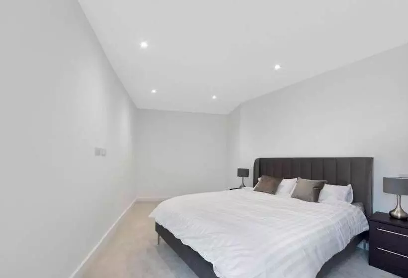 Residenssi Modern Townhouse, Close To 02,excel, 5mins To Tube
