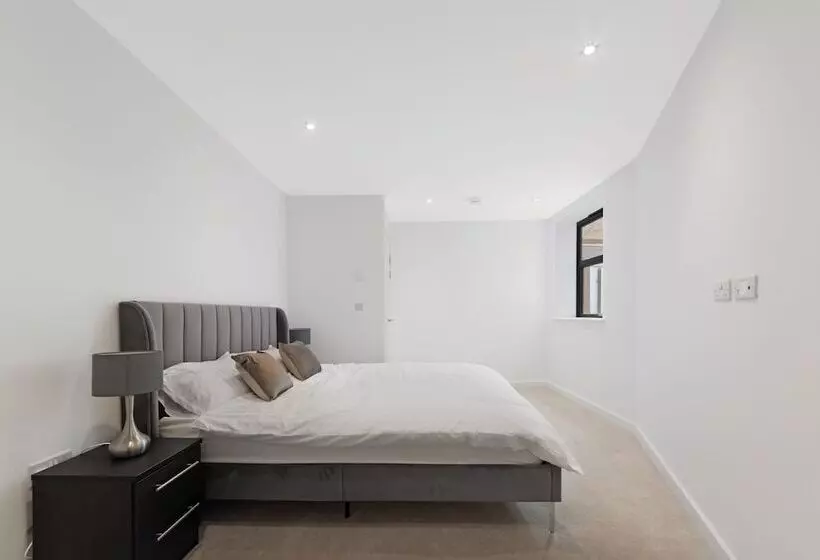 Residenssi Modern Townhouse, Close To 02,excel, 5mins To Tube