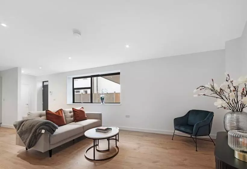 Residenssi Modern Townhouse, Close To 02,excel, 5mins To Tube