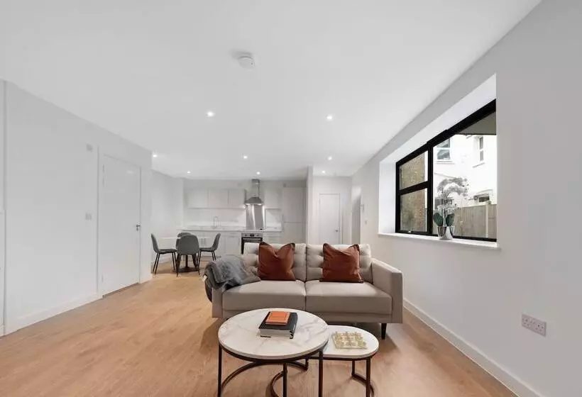 Residenssi Modern Townhouse, Close To 02,excel, 5mins To Tube