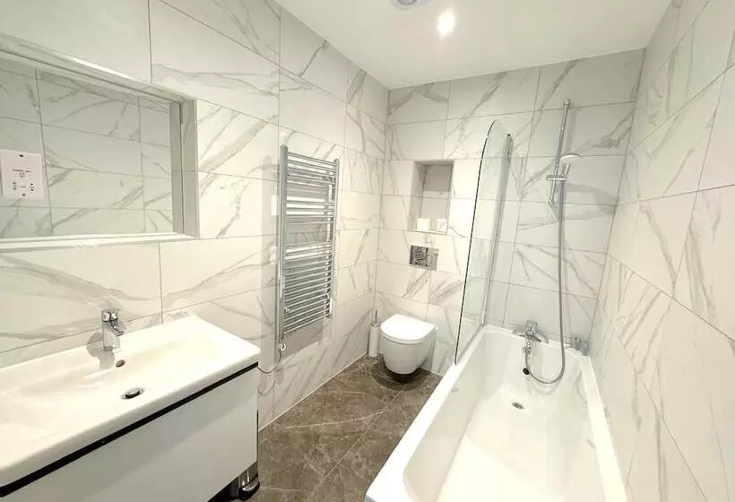 Residenssi Modern Townhouse, Close To 02,excel, 5mins To Tube